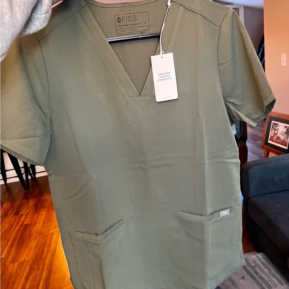 FIGS Womens hospital scrubs. olive green size M
